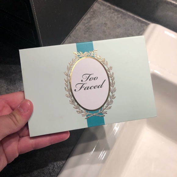 Too Faced: Le Petite Maison Eyeshadow Palette - Picture 2 of 3